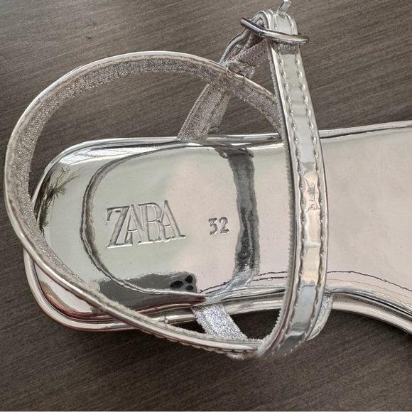 Zara kids girls mirrored bow sandals shiny silver size 32 or US 1 - Picture 7 of 11